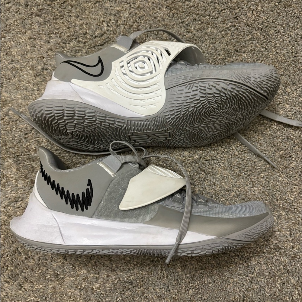 Nike Kyrie Low basketball shoes size 7